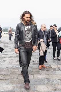 American actor and model Jason Momoa visits the Temple of Heaven in heavy smog in Beijing, China, 27 October 2017. Gal Gadot leads co-stars of movie Justice League to visit Temple of Heaven in heavy smog in Beijing  pbu701405_19