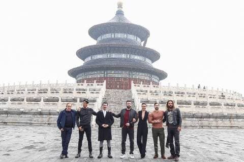 (From left) American film producer Charles Roven, stage actor Ray Fisher, actor and singer Ezra Miller, actor and director Ben Affleck, Israeli actress and model Gal Gadot, British actor Henry Cavill, and American actor and model Jason Momoa pose for photos as they visit the Temple of Heaven in heavy smog in Beijing, China, 27 October 2017. Gal Gadot leads co-stars of movie Justice League to visit Temple of Heaven in heavy smog in Beijing  pbu701405_16