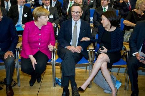 Dr. Angela MERKEL (li., Bundeskanzlerin, Deutschland), Matthias WISSMANN (mi., VDA Praesident), Sheryl SANDBERG (COO, Facebook) reden miteinander, Eroeffnungsfeier, Internationale Automobil- Aussstellung IAA 2017 in Frankfurt, am 14.09.2017. *** Dr Angela Merkel left Chancellor Germany Matthias Wissmann Mi VDA President Sheryl Sandberg COO Facebook Speeches each other Grand Opening International Automobile Aussstellung IAA 2017 in Frankfurt at 14 09 2017