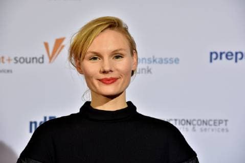 the Actress Rosalie Thomass received Prize for a Woman at 28 10 2017 in Cologne at the award Ceremony from Awards to Television professionals all Trades through the German Academy for Television daff to 5 times will here outstanding Benefits at the Production German Television programmes appreciated
