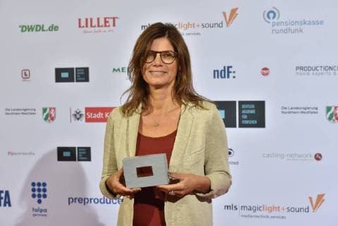 Iris Baumüller received the Prize Casting for 4 Blocks at 28 10 2017 in Cologne at the award Ceremony from Awards to Television professionals all Trades through the German Academy for Television daff to 5 times will here outstanding Benefits at the Production German Television programmes appreciated