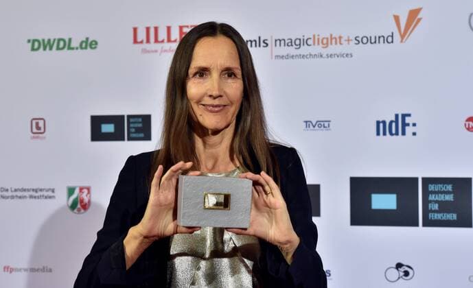 Gabriele Binder received Prize for Costume picture for the Dasslers – Pioneers Brothers and Rivals at 28 10 2017 in Cologne at the award Ceremony from Awards to Television professionals all Trades through the German Academy for Television daff to 5 times will here outstanding Benefits at the Production German Television programmes appreciated