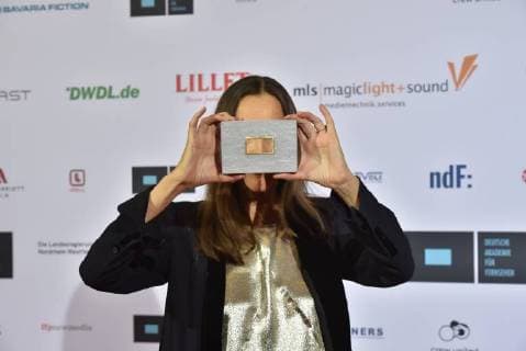 Gabriele Binder received Prize for Costume picture for the Dasslers – Pioneers Brothers and Rivals at 28 10 2017 in Cologne at the award Ceremony from Awards to Television professionals all Trades through the German Academy for Television daff to 5 times will here outstanding Benefits at the Production German Television programmes appreciated