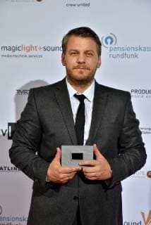 Director Marvin Kren received Prize for for 4 Blocks at 28 10 2017 in Cologne at the award Ceremony from Awards to Television professionals all Trades through the German Academy for Television daff to 5 times will here outstanding Benefits at the Production German Television programmes appreciated