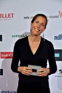 Screenplay Author Esther Bernstorff received Prize for a Part from us at 28 10 2017 in Cologne at the award Ceremony from Awards to Television professionals all Trades through the German Academy for Television daff to 5 times will here outstanding Benefits at the Production German Television programmes appreciated