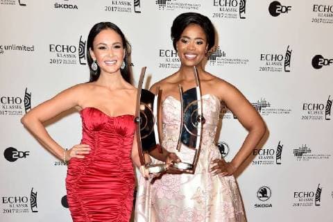 the both Prizewinners Aida Garifullina and Pretty Yende at the award Ceremony of Echo Classical at 29 10 2017 in Hamburg Echo Classical 2017 in Hamburg