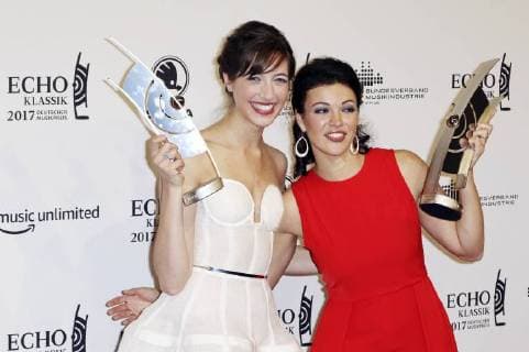 Camille Thomas and Ksenija Sidorova at the 24 award Ceremony the Echo Classical 2017 in the Elbphilharmonie Hamburg 29 10 2017 Foto:xC.xTamckex xFuturexImage