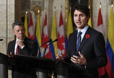 Canadian Prime Minister Justin Trudeau (R) and Colombian President Juan Manuel Santos deliver a press conference at the Chamber of Commons in Ottawa, Ontario, Canada, 30 October 2017. Colombian President Juan Manuel Santos travelled to Canada for an official visit during which he will seek further investment and cooperation for peace in the country. Santos seeks more investment and resources for the peace in Canada !ACHTUNG: NUR REDAKTIONELLE NUTZUNG!  Copyright: xJASTINxTANGx OTT010 20171031-636450079705583125