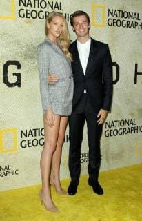 Premiere du film The Long Road Home a Los Angeles. 30 October 2017 - Los Angeles, California - Abby Champion and Patrick Schwarzenegger. National Geographic?s The Long Road Home Premiere held at Royce Hall in UCLA in Los Angeles. Photo Credit: AdMedia 221896 AdMedia Starface 2017-10-30 CA Los Angeles Etats-Unis  Copyright: xAdMediax STAR_221896_050