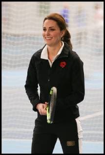 Bilder des Tages . 31 10 2017. London, United Kingdom. Duchess of Cambridge at Lawn Tennis Association. Britain s Catherine, Duchess of Cambridge, takes part in a Tennis for Kids session during a visit at the Lawn Tennis Association (LTA) at the National Tennis Centre in southwest London. Duchess of Cambridge visited the LTA, the national governing body of tennis, where she was briefed on the organisations latest activities and objectives, and had the opportunity to watch a number of tennis demonstrations at the National Tennis Centre s on-court facilities.  xi-Imagesx xPoolx IIM-16255-0010