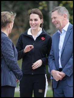 . 31 10 2017. London, United Kingdom. Duchess of Cambridge at Lawn Tennis Association. Britain s Catherine, Duchess of Cambridge (C), is greeted by the President of the LTA, Martin Corrie (R), and LTA Director of Human Resrouces Vicky Williams (L) as she arrives for a visit at the Lawn Tennis Association (LTA) at the National Tennis Centre in southwest London. Duchess of Cambridge visited the LTA, the national governing body of tennis, where she was briefed on the organisations latest activities and objectives, and had the opportunity to watch a number of tennis demonstrations at the National Tennis Centre s on-court facilities.  xi-Imagesx xPoolx IIM-16255-0013