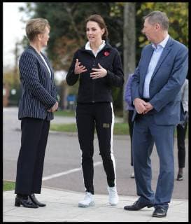 . 31 10 2017. London, United Kingdom. Duchess of Cambridge at Lawn Tennis Association. Britain s Catherine, Duchess of Cambridge (C), is greeted by the President of the LTA, Martin Corrie (R), and LTA Director of Human Resrouces Vicky Williams (L) as she arrives for a visit at the Lawn Tennis Association (LTA) at the National Tennis Centre in southwest London. Duchess of Cambridge visited the LTA, the national governing body of tennis, where she was briefed on the organisations latest activities and objectives, and had the opportunity to watch a number of tennis demonstrations at the National Tennis Centre s on-court facilities.  xi-Imagesx xPoolx IIM-16255-0014