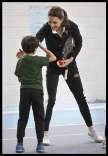 . 31 10 2017. London, United Kingdom. The Duchess of Cambridge takes part in a training session with children at the Lawn Tennis Association at the National Tennis Centre in London.  xStephenxLockx xi-Imagesx IIM-16252-0043