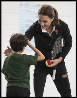 . 31 10 2017. London, United Kingdom. The Duchess of Cambridge takes part in a training session with children at the Lawn Tennis Association at the National Tennis Centre in London.  xStephenxLockx xi-Imagesx IIM-16252-0047
