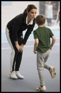 . 31 10 2017. London, United Kingdom. The Duchess of Cambridge takes part in a training session with children at the Lawn Tennis Association at the National Tennis Centre in London.  xStephenxLockx xi-Imagesx IIM-16252-0051
