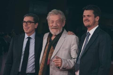 November 1, 2017 - Rome, Italy - Ian McKellen walks a red carpet for Ian McKellen: Playing The Part during the 12th Rome Film Fest at Auditorium Parco Della Musica on November 1, 2017 in Rome Rome Italy  - ZUMAn230 20171101_zaa_n230_345 Copyright: xLucaxCarlinox