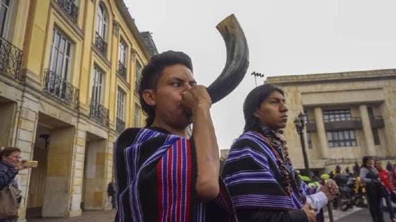 IMAGO Nature: Unsere Erde, Naturschutz, Indigene Völker July 1, 2017 - Bogota, Colombia - Thousands of indigenous community of the embera ethnicity march in Bogota, Colombia on October 30. At least 100 thousand indigenous marched in 24 department of Colombia to demand the Government the fullfillment of agreements with the communities. Bogota Colombia  - ZUMAn230 20170701_zaa_n230_1089 Copyright: xDanielxGarzonxHerazox