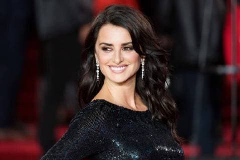November 2, 2017 - London, England, United Kingdom - PENELOPE CRUZ attends the World Film premiere of Murder On The Orient Express. London United Kingdom  - ZUMAl94_ 20171102_zaf_l94_109 Copyright: xRayxTangx