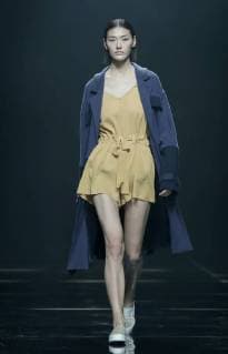 (171103) -- BEIJING, Nov. 3, 2017 -- A model presents a fashion creation during Asahi Kasei Future Star Innovation Award - Ji Feiyue Liu Feng Wan Ning Joint Collection at China Fashion Week S S 2018 in Beijing, capital of China, Nov. 3, 2017. )(zkr) CHINA-BEIJING-FASHION WEEK-XU HUACHENG (CN) ChenxJianli 
