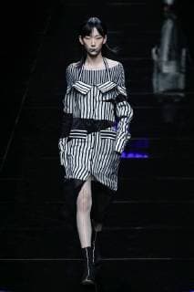 A model displays a new creation at the fashion show of Asahi Kasei Future Star Innovation Award¡ªJi Feiyue Liu Feng Wanning Joint Collection during the China Fashion Week Spring Summer 2018 in Beijing, China, 3 November 2017. Asahi Kasei Future Star Innovation Award¡ªJi Feiyue Liu Feng Wanning Joint Collection show at China Fashion Week Spring Summer 2018  20171103_10695