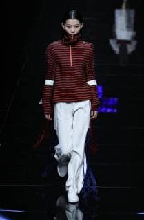 A model displays a new creation at the fashion show of Asahi Kasei Future Star Innovation Award¡ªJi Feiyue Liu Feng Wanning Joint Collection during the China Fashion Week Spring Summer 2018 in Beijing, China, 3 November 2017. Asahi Kasei Future Star Innovation Award¡ªJi Feiyue Liu Feng Wanning Joint Collection show at China Fashion Week Spring Summer 2018  20171103_49927