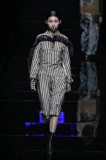 A model displays a new creation at the fashion show of Asahi Kasei Future Star Innovation Award¡ªJi Feiyue Liu Feng Wanning Joint Collection during the China Fashion Week Spring Summer 2018 in Beijing, China, 3 November 2017. Asahi Kasei Future Star Innovation Award¡ªJi Feiyue Liu Feng Wanning Joint Collection show at China Fashion Week Spring Summer 2018  20171103_63624