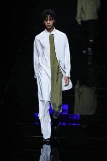 A model displays a new creation at the fashion show of Asahi Kasei Future Star Innovation Award¡ªJi Feiyue Liu Feng Wanning Joint Collection during the China Fashion Week Spring Summer 2018 in Beijing, China, 3 November 2017. Asahi Kasei Future Star Innovation Award¡ªJi Feiyue Liu Feng Wanning Joint Collection show at China Fashion Week Spring Summer 2018  20171103_63633