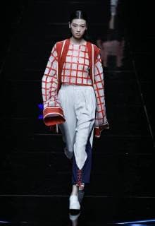A model displays a new creation at the fashion show of Asahi Kasei Future Star Innovation Award¡ªJi Feiyue Liu Feng Wanning Joint Collection during the China Fashion Week Spring Summer 2018 in Beijing, China, 3 November 2017. Asahi Kasei Future Star Innovation Award¡ªJi Feiyue Liu Feng Wanning Joint Collection show at China Fashion Week Spring Summer 2018  20171103_84431