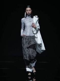 A model displays a new creation at the fashion show of Asahi Kasei Future Star Innovation Award¡ªJi Feiyue Liu Feng Wanning Joint Collection during the China Fashion Week Spring Summer 2018 in Beijing, China, 3 November 2017. Asahi Kasei Future Star Innovation Award¡ªJi Feiyue Liu Feng Wanning Joint Collection show at China Fashion Week Spring Summer 2018  20171103_10701