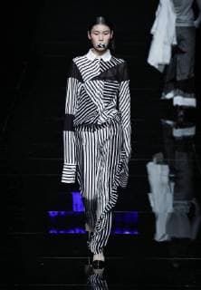A model displays a new creation at the fashion show of Asahi Kasei Future Star Innovation Award¡ªJi Feiyue Liu Feng Wanning Joint Collection during the China Fashion Week Spring Summer 2018 in Beijing, China, 3 November 2017. Asahi Kasei Future Star Innovation Award¡ªJi Feiyue Liu Feng Wanning Joint Collection show at China Fashion Week Spring Summer 2018  20171103_10702