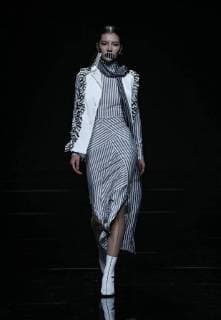 A model displays a new creation at the fashion show of Asahi Kasei Future Star Innovation Award¡ªJi Feiyue Liu Feng Wanning Joint Collection during the China Fashion Week Spring Summer 2018 in Beijing, China, 3 November 2017. Asahi Kasei Future Star Innovation Award¡ªJi Feiyue Liu Feng Wanning Joint Collection show at China Fashion Week Spring Summer 2018  20171103_10709