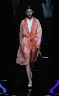 A model displays a new creation at the fashion show of Asahi Kasei Future Star Innovation Award¡ªJi Feiyue Liu Feng Wanning Joint Collection during the China Fashion Week Spring Summer 2018 in Beijing, China, 3 November 2017. Asahi Kasei Future Star Innovation Award¡ªJi Feiyue Liu Feng Wanning Joint Collection show at China Fashion Week Spring Summer 2018  20171103_10721