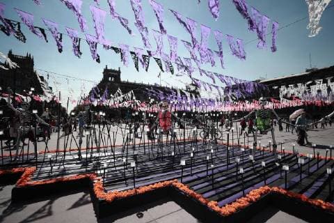 November 3 2017 EUM20171103NAC21 JPG CIUDAD DE MEXICO TraditionsTradiciones CDMX Aspectos de la ofrenda en el Zocalo de esta capital 3 de noviembre de 2017 con motivo del Dia de Muertos Foto Agencia EL UNIVERSALAlejandra LeyvaJMA  - ZUMAu78_ 20171103_zaf_u78_062 Copyright: xElxUniversalx