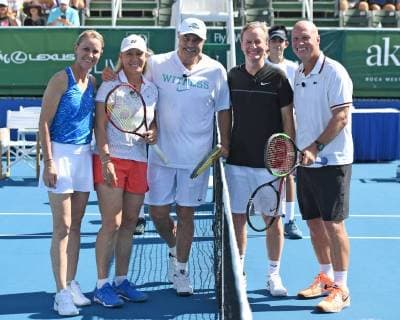 DELRAY BEACH FL NOVEMBER 04 Rennae Stubbs Martina Navratilova Dr Phil McGraw Steve Doocy and Luke Jensen attend the Chris Evert Raymond James Pro Celebrity Tennis Classic at the Delray Beach Tennis Center on November 4 2017 in Delray Beach Florida Copyright: xmpi04x