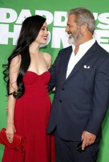 Mel Gibson and Rosalind Ross at the Daddy S Home 2 Film Premiere at 5 11 2017 in Los Angeles Daddy S Home 2 Film premiere in Los Angeles 2017