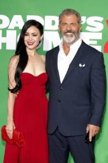 Mel Gibson and Rosalind Ross at the Daddy S Home 2 Film Premiere at 5 11 2017 in Los Angeles Daddy S Home 2 Film premiere in Los Angeles 2017