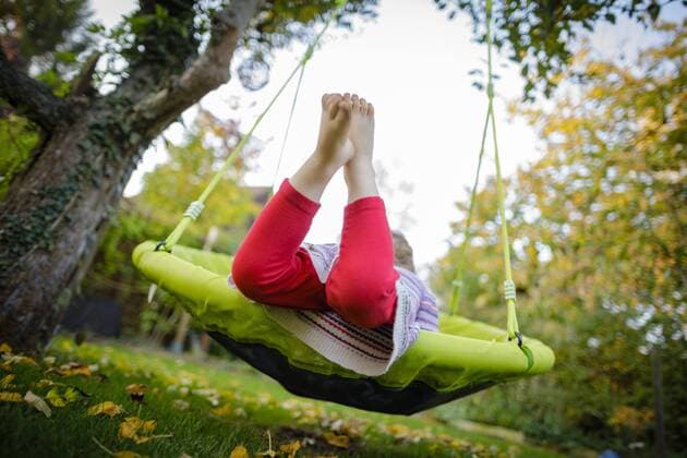 a infant rocks in a Swing Berlin 17 10 2017 no Model Release AVAILABLE No Model Release available No Model Release Berlin Germany Copyright: xThomasxTrutschel photothek.netx