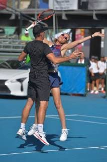 DELRAY BEACH FL NOVEMBER 05 Scott Foley and Renee Stubbs participates in the 28th Annual Chris Evert Raymond James Pro Celebrity Tennis Classic at Delray Beach Tennis Center on November 5 2017 in Delray Beach Florida People Scott Foley and Renee Stubbs Transmission Ref MNC20 Copyright: xHoo-Me.comx xMediaPunchx