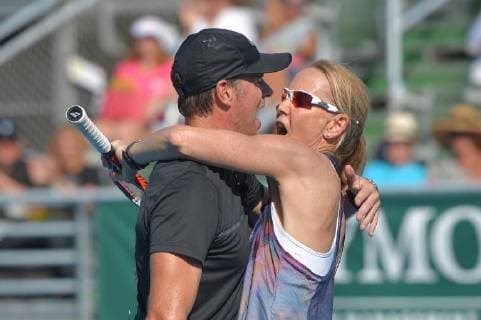 DELRAY BEACH FL NOVEMBER 05 Scott Foley and Renee Stubbs participates in the 28th Annual Chris Evert Raymond James Pro Celebrity Tennis Classic at Delray Beach Tennis Center on November 5 2017 in Delray Beach Florida People Scott Foley and Renee Stubbs Transmission Ref MNC20 Copyright: xHoo-Me.comx xMediaPunchx