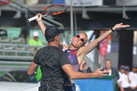 DELRAY BEACH FL NOVEMBER 05 Scott Foley and Renee Stubbs participates in the 28th Annual Chris Evert Raymond James Pro Celebrity Tennis Classic at Delray Beach Tennis Center on November 5 2017 in Delray Beach Florida People Scott Foley and Renee Stubbs Transmission Ref MNC20 Copyright: xHoo-Me.comx xMediaPunchx