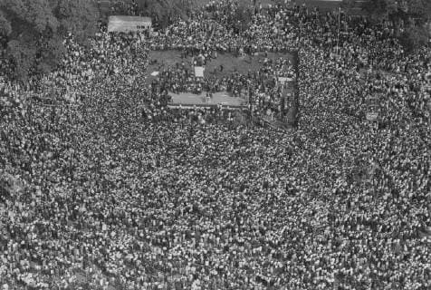 IMAGO History, U.S. Bürgerrechtsbewegung: 1954-1968 August 28 1963 Aerial view of crowd and stage at the March on Washington during the civil rights movement  Copyright: StocktrekxImages STK501190A