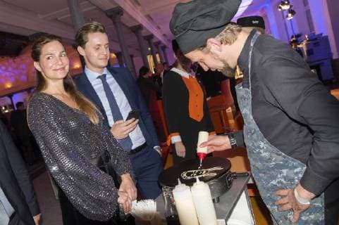 Alexandra Kamp with Brother Nicolas Kamp at the VDZ Publishers Night 2017 in the Telekom Representation Berlin 06 11 2017 Foto:xK.xWernerx xFuturexImage