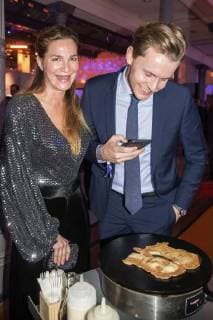 Alexandra Kamp with Brother Nicolas Kamp at the VDZ Publishers Night 2017 in the Telekom Representation Berlin 06 11 2017 Foto:xK.xWernerx xFuturexImage