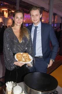 Alexandra Kamp with Brother Nicolas Kamp at the VDZ Publishers Night 2017 in the Telekom Representation Berlin 06 11 2017 Foto:xK.xWernerx xFuturexImage