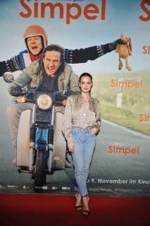 Emilia Schuele Arrival the Cast to Premiere from simple in Movie theater at in Berlin at 06 11 2017