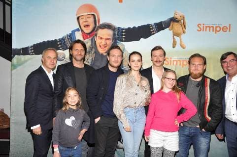 Filmcast with David Kross Frederick Lau Emilia Schuele Axel Stone Markus Goller Dirk Ahner Angelika MOENNING Michael Lehmann Guenther Russ Xavier Chotard Arrival the Cast to Premiere from simple in Movie theater at in Berlin at 06 11 2017