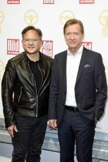 Jensen Huang and Samuelsson at the award Ceremony the Golden Steering wheel 2017 in Axel Springer House Berlin 07 11 2017 Foto:xF.xKernx xFuturexImage