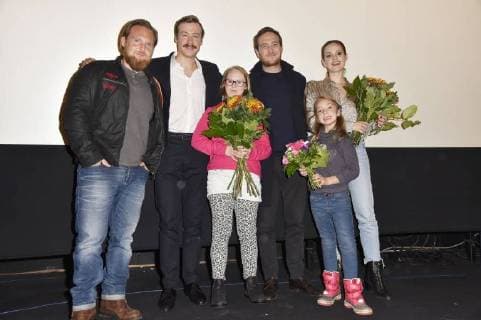 Axel Stone David Kross Frederick Lau and Emilia Schüle at the Premiere the Cinema simple in Movie theater at Friedrichshain Berlin 07 11 2017 Foto:xN.xKubelkax xFuturexImage