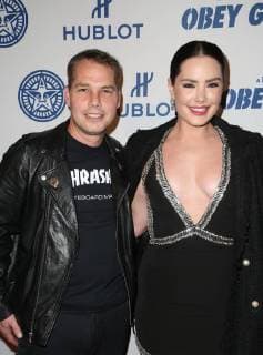 LOS ANGELES CA NOVEMBER 7 Shepard Fairey Beau Dunn at Photo Op For Hulu s Obey Giant at the The Theatre at Ace Hotel in Los Angeles California on November 7 2017 Copyright: xFayexSadoux