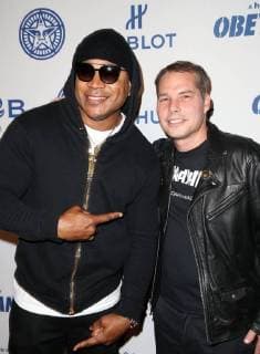 LOS ANGELES CA NOVEMBER 7 L L Cool J Shepard Fairey at Photo Op For Hulu s Obey Giant at the The Theatre at Ace Hotel in Los Angeles California on November 7 2017 Copyright: xFayexSadoux